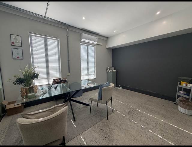 165M² OFFICE TO LET IN PAARDEVLEI
