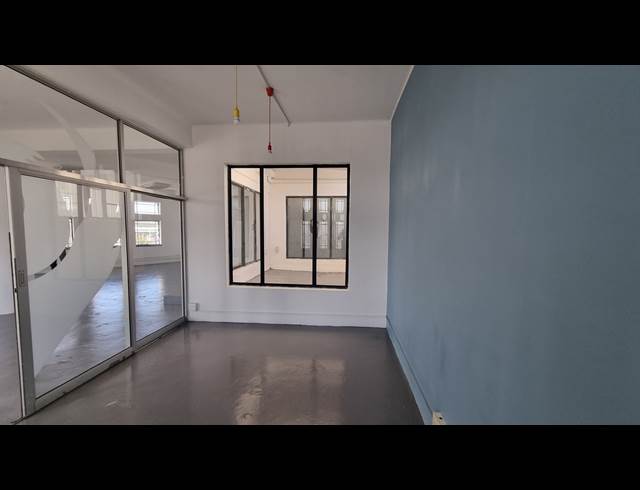158M² OFFICE TO LET IN WOODSTOCK