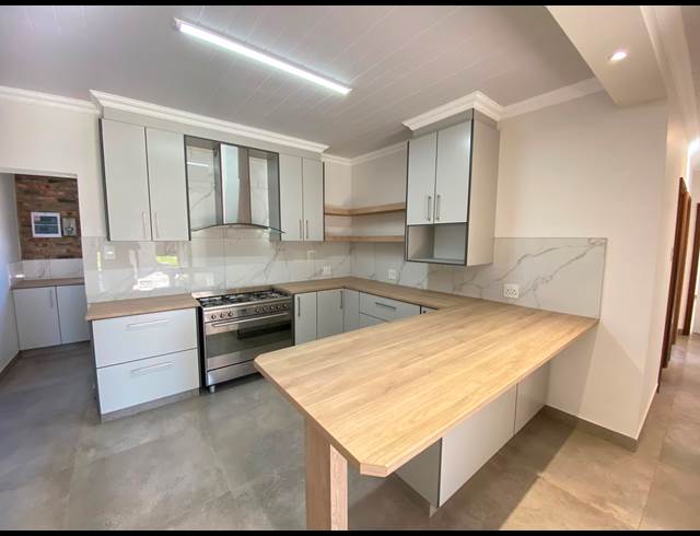 4 BEDROOM HOUSE TO LET IN GEORGE SOUTH