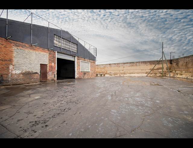 1,500M² INDUSTRIAL YARD TO LET IN COMMERCIA