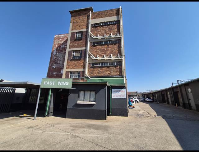 300M² WAREHOUSE TO LET IN DENVER
