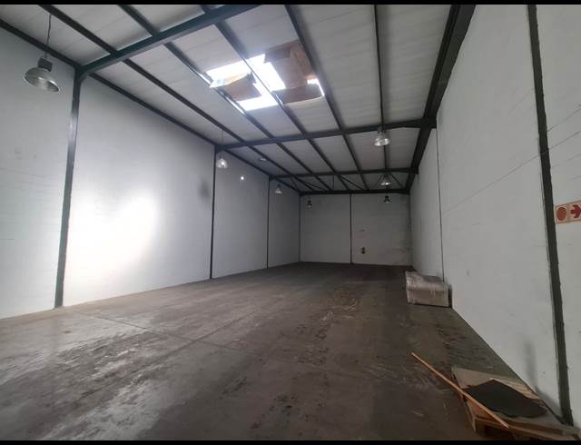338M² WAREHOUSE TO LET IN STIKLAND INDUSTRIAL