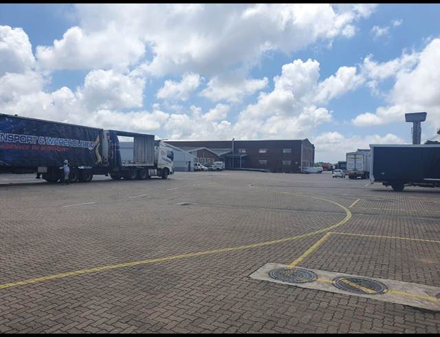 2,148M² WAREHOUSE TO LET IN NEW GERMANY