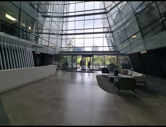 1,752M² OFFICE TO LET IN SANDHURST