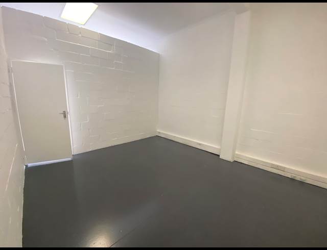 200M² WAREHOUSE TO LET IN MILNERTON CENTRAL