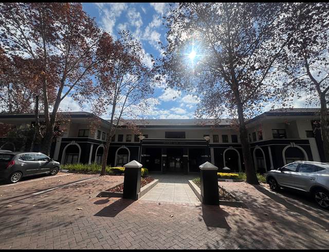 137M² OFFICE TO LET IN HYDE PARK