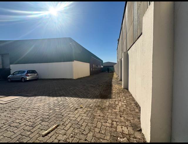 2,000M² WAREHOUSE TO LET IN PHOENIX INDUSTRIAL
