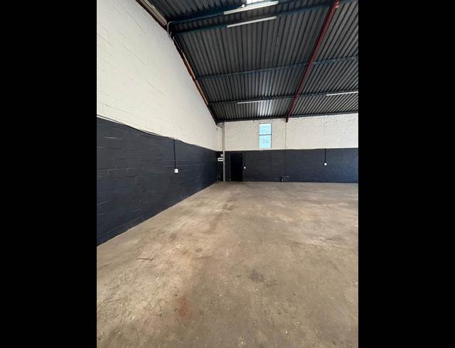 192M² WAREHOUSE TO LET IN PEERLESS PARK
