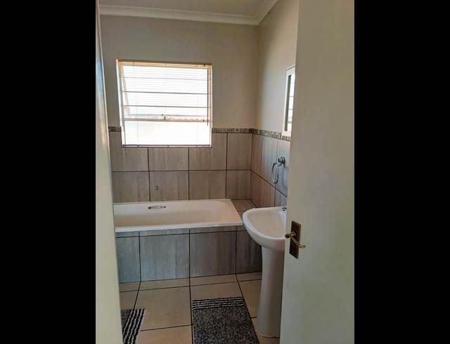2 BEDROOM PROPERTY TO RENT IN VAN DYK PARK