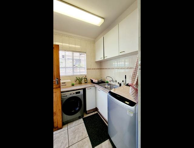 3 bed property to rent in CHANCLIFF AH