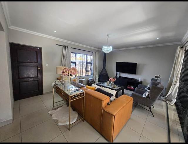 5 BEDROOM PROPERTY TO RENT IN WELTEVREDEN PARK
