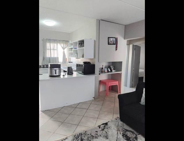 2 BEDROOM PROPERTY TO RENT IN KANNONIERS PARK