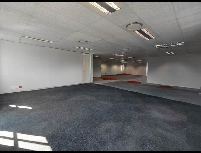 383M² OFFICE TO LET IN BRYANSTON