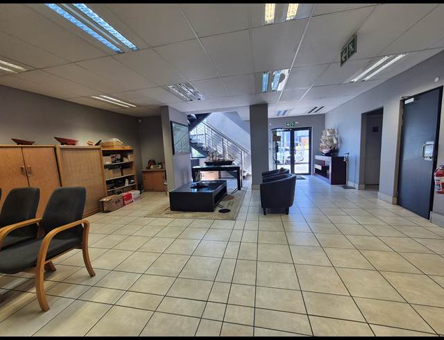2,494M² WAREHOUSE TO LET IN GOSFORTH PARK