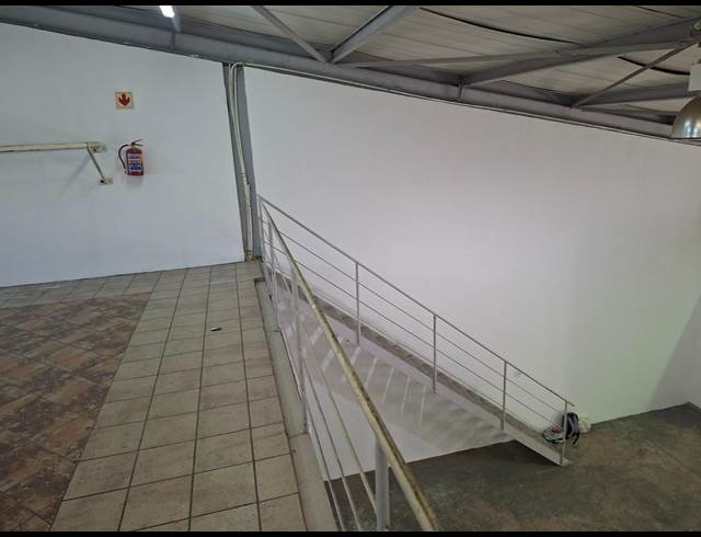 200M² WAREHOUSE TO LET IN RIVERSIDE PARK