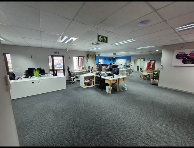 412M² OFFICE TO LET IN GREENSTONE HILL