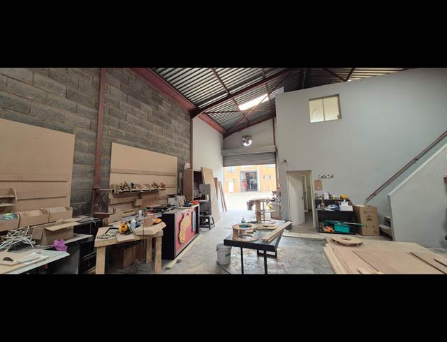 191M² WAREHOUSE TO LET IN DUNSWART