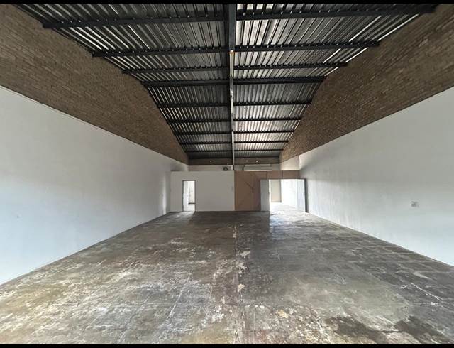 130M² BUILDING TO LET IN WHITE RIVER INDUSTRIAL