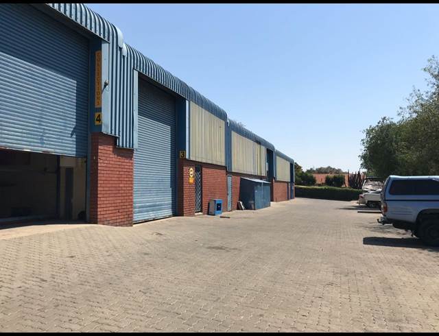 500M² WAREHOUSE TO LET IN STRIJDOMPARK