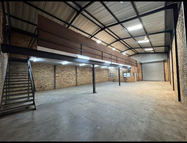 385M² WAREHOUSE TO LET IN CROWN