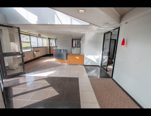 2,359M² WAREHOUSE TO LET IN HALFWAY HOUSE
