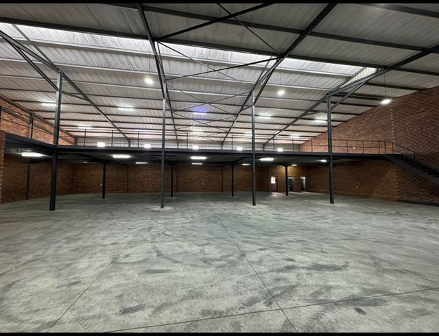 1,155M² WAREHOUSE TO LET IN ORMONDE