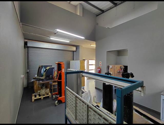 85M² WAREHOUSE TO LET IN CLAYVILLE