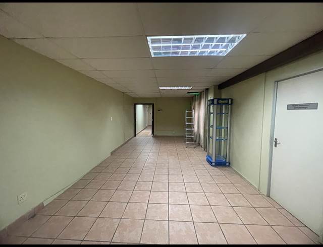 30M² OFFICE TO LET IN ELDORAIGNE