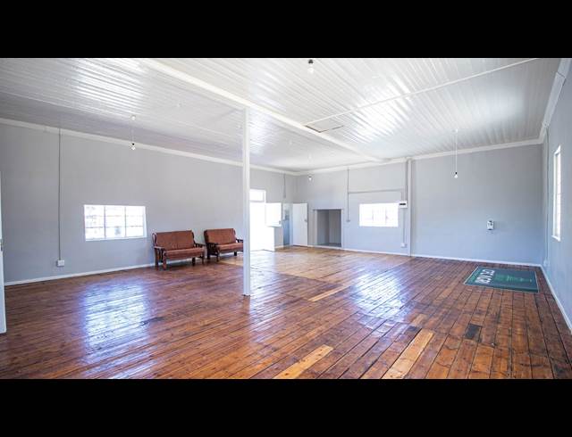 200M² BUILDING TO LET IN MOORREESBURG