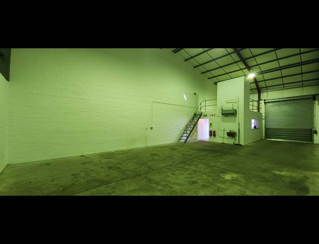 176M² WAREHOUSE TO LET IN PAARL CENTRAL