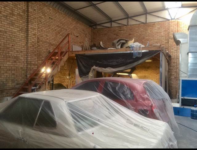 301M² WAREHOUSE TO LET IN LASER PARK