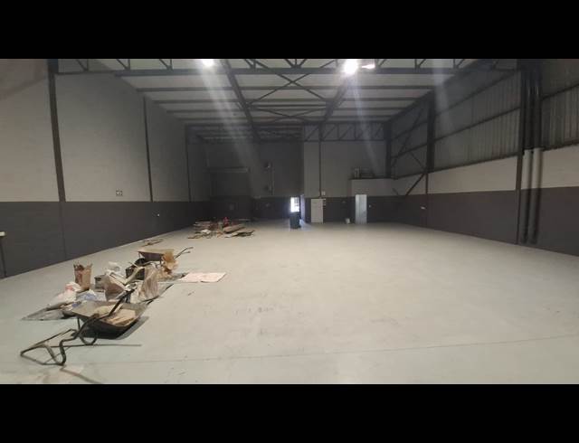 519M² WAREHOUSE TO LET IN STIKLAND INDUSTRIAL