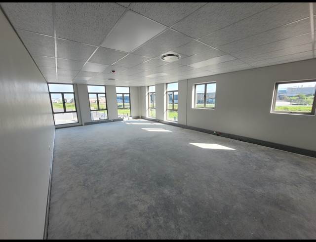 451M² WAREHOUSE TO LET IN STIKLAND INDUSTRIAL