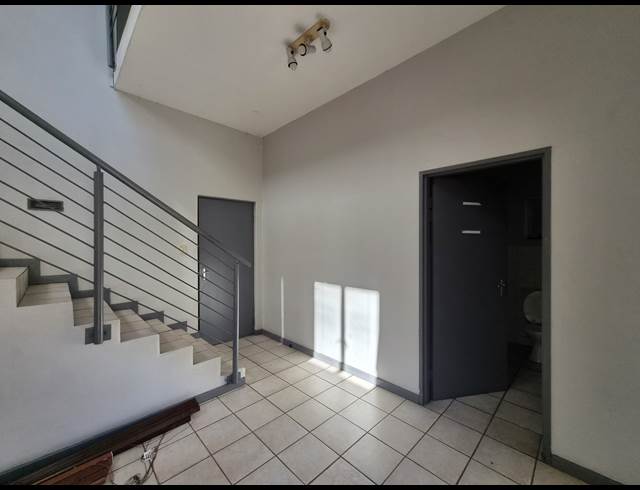 1,016M² WAREHOUSE TO LET IN HALFWAY HOUSE