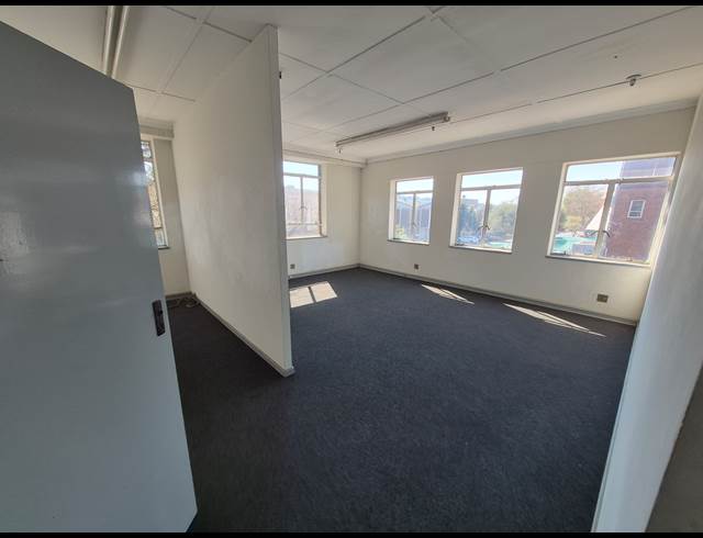 926M² WAREHOUSE TO LET IN BENROSE