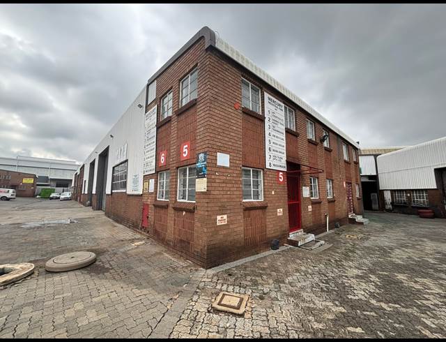 690M² WAREHOUSE TO LET IN JET PARK