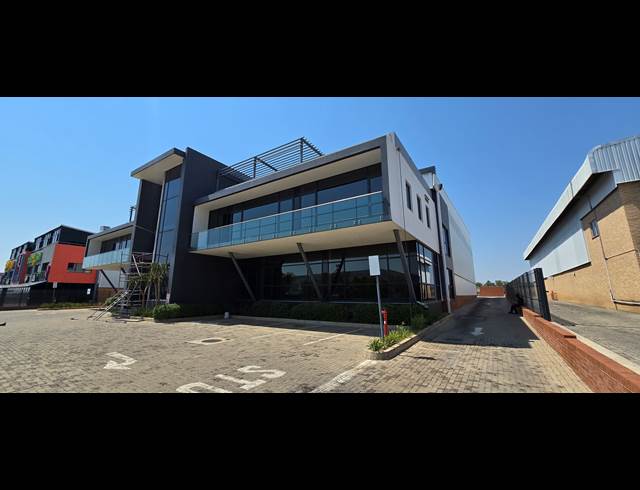 2,244M² WAREHOUSE TO LET IN LANSERIA