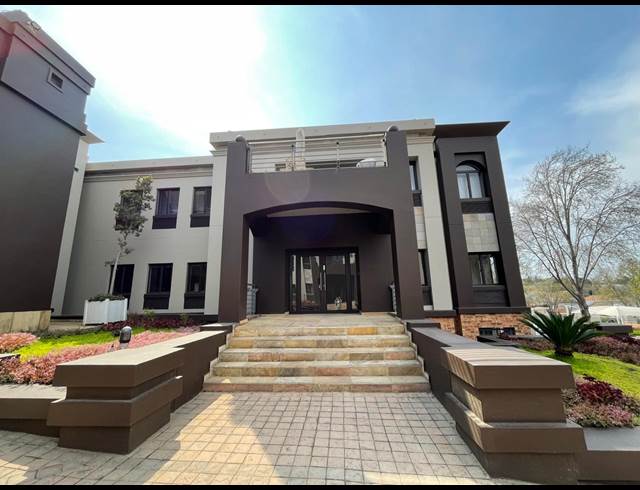 371M² OFFICE TO LET IN BRYANSTON