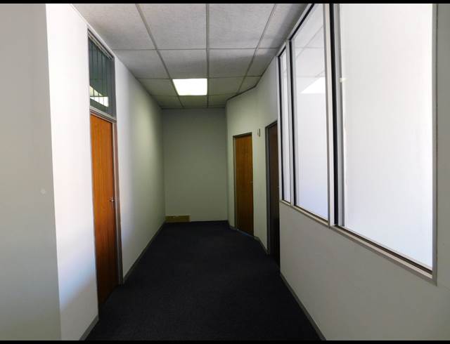 400M² OFFICE TO LET IN STRIJDOMPARK