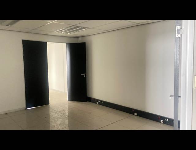 377M² OFFICE TO LET IN NORTH RIDING
