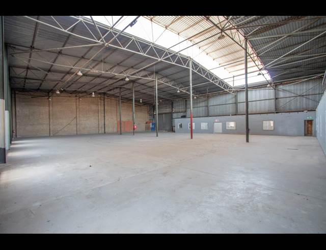 1,545M² WAREHOUSE TO LET IN HALFWAY HOUSE