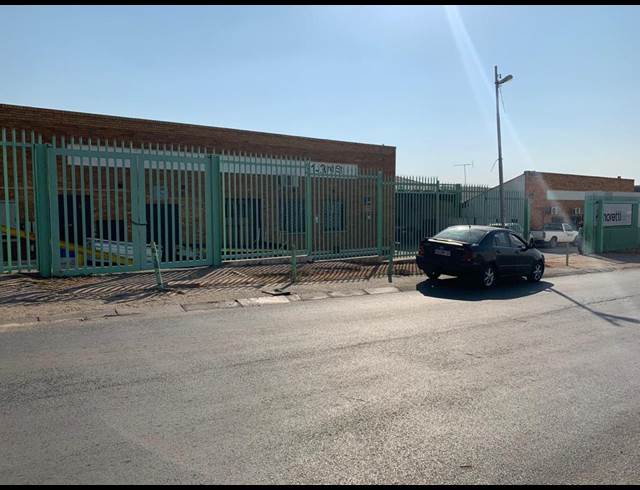1,956M² WAREHOUSE TO LET IN WYNBERG