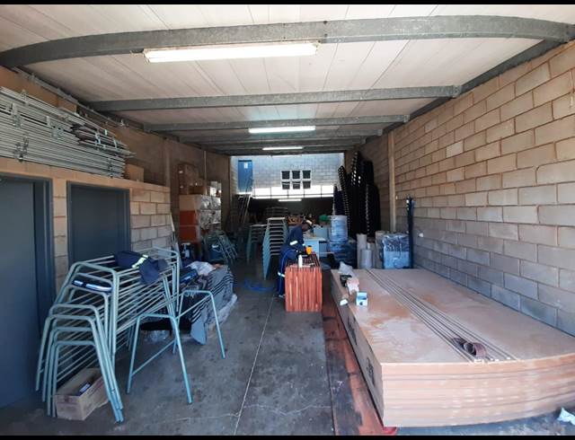 122M² WAREHOUSE TO LET IN BRIARDENE