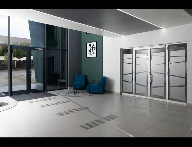 586M² OFFICE TO LET IN VORNA VALLEY