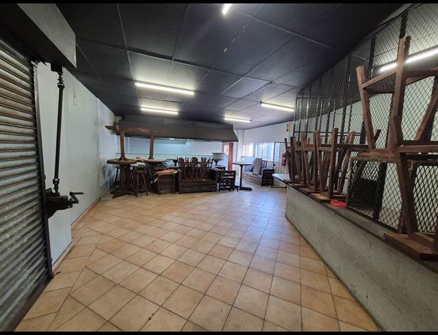 300M² WAREHOUSE TO LET IN DENVER
