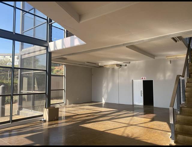 300M² SHOWROOM TO LET IN BALLITO CENTRAL