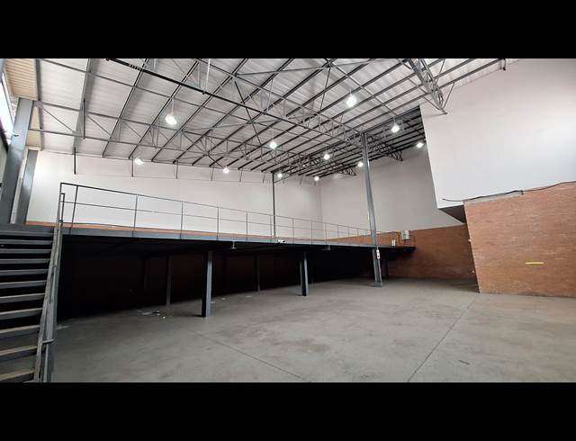 897M² WAREHOUSE TO LET IN COSMO BUSINESS PARK