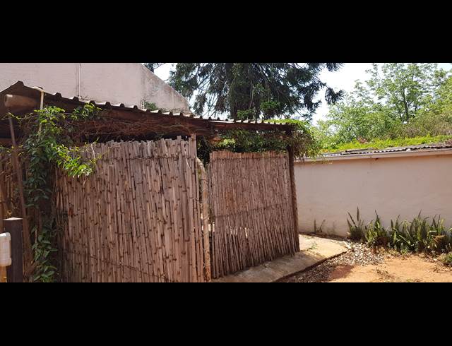 3 bed property to rent in WILLOW PARK MANOR