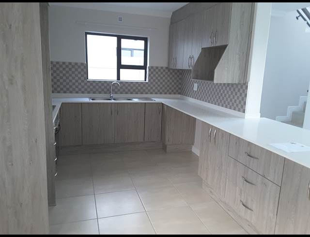 3 bed property to rent in EAST-RURAL