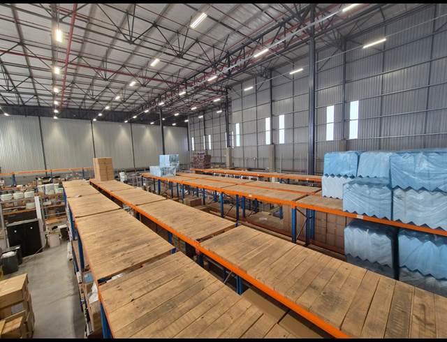 2,015M² WAREHOUSE TO LET IN POMONA